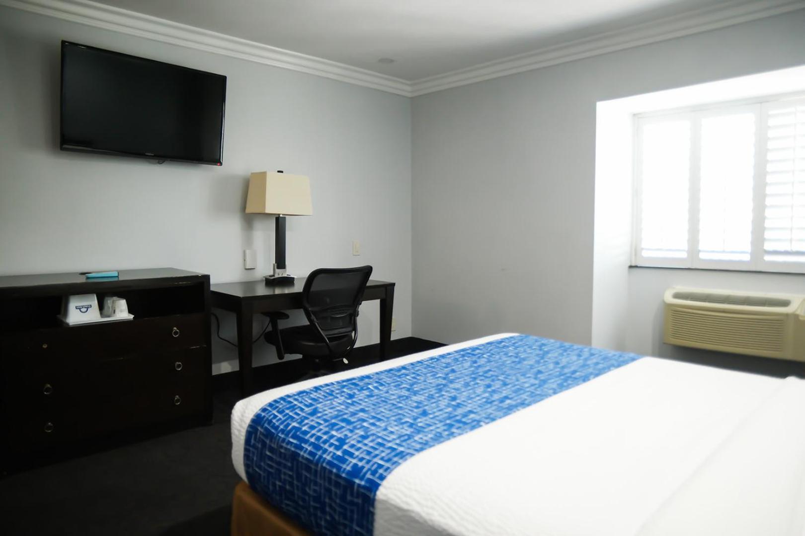 Days Inn By Wyndham Уэст-Ковина Экстерьер фото