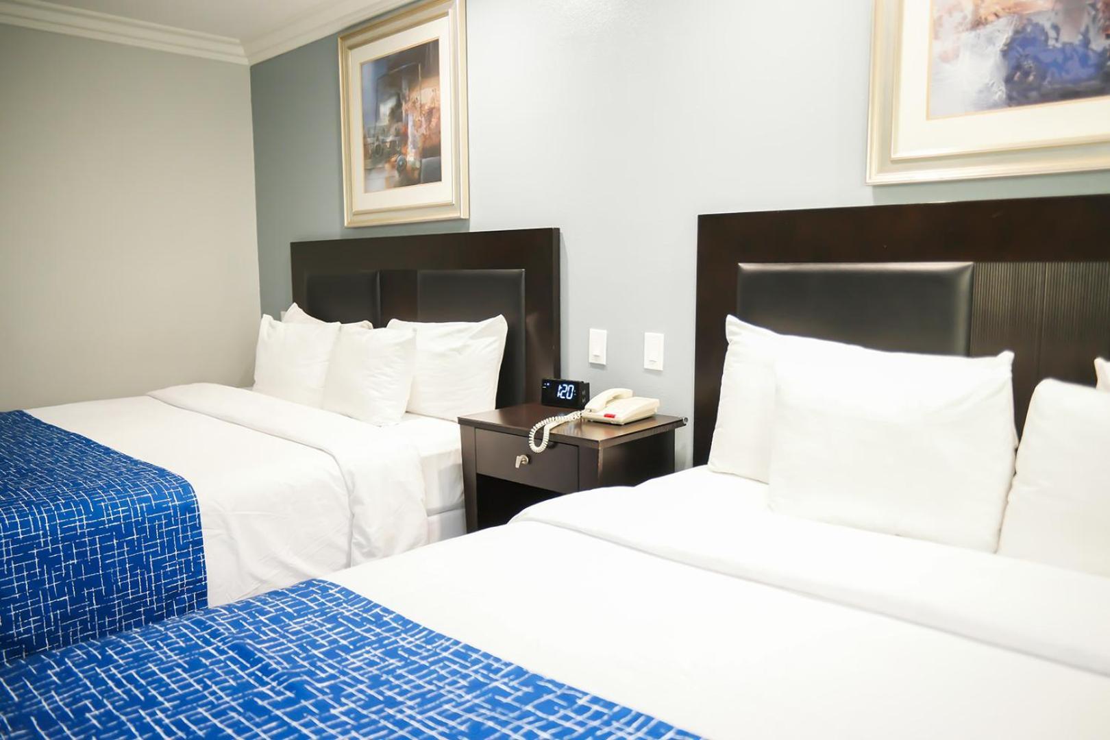 Days Inn By Wyndham Уэст-Ковина Экстерьер фото